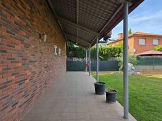 Chalet en venta en Joc de la Bola - Camps d'Esports - Ciutat Jardí - Montcada en Lleida