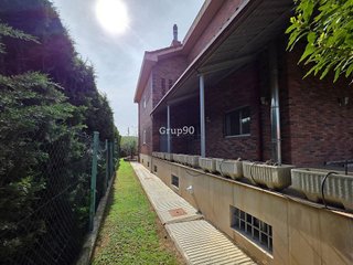 Chalet en venta en Joc de la Bola - Camps d'Esports - Ciutat Jardí - Montcada en Lleida