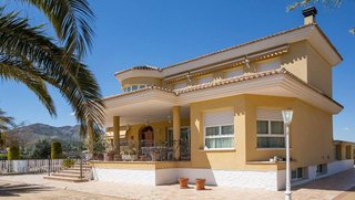 Chalet en venta en Yecla