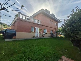 Chalet en venta en Corbera de Llobregat