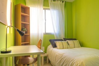 Piso en venta en La Goleta - San Felipe Neri en Málaga