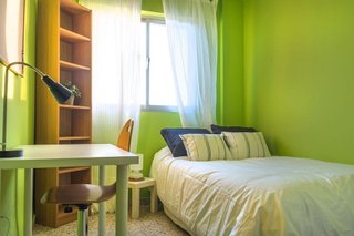 Piso en venta en La Goleta - San Felipe Neri en Málaga