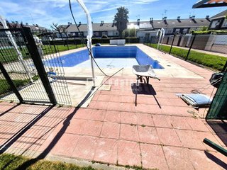 Casa adosada en venta en Fuentebella-San Felix-El Leguario en Parla