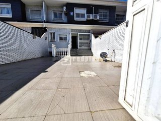 Casa adosada en venta en Fuentebella-San Felix-El Leguario en Parla