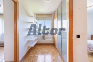Piso en venta en Salvador en Madrid