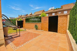 Casa adosada en venta en Fresnos en Torrejón de Ardoz
