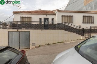 Chalet en venta en Iznalloz