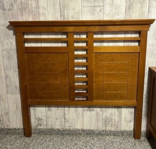 Escritorio y silla madera juvenil
