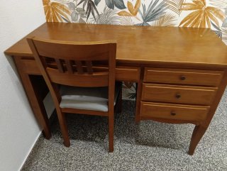 Escritorio y silla madera juvenil