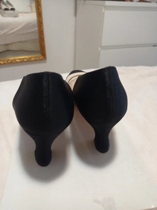 Zapatos Pronovias Talla 37 Beige/Negro.Piel