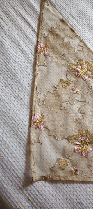 Bobine ,manteleta,mantón de Baturra Beige y Rosa1