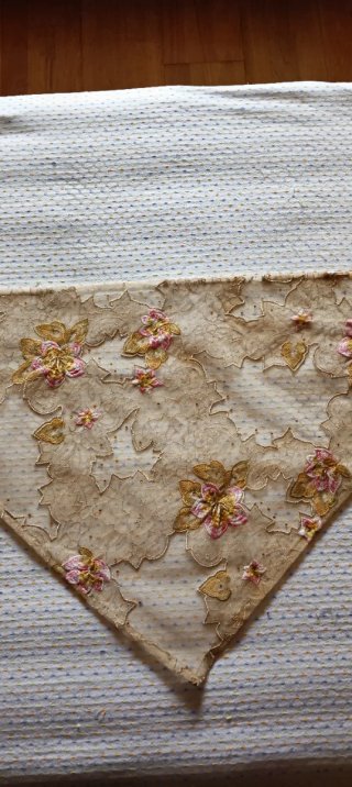 Bobine ,manteleta,mantón de Baturra Beige y Rosa1