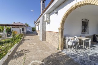 Chalet en venta en Carmona