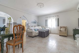 Chalet en venta en Carmona