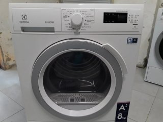Solo carga frontal Secadora marca Electrolux 8kg D