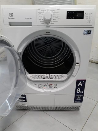 Solo carga frontal Secadora marca Electrolux 8kg D