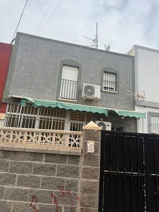 Casa adosada en venta en La Chanca - Pescadería en Almería
