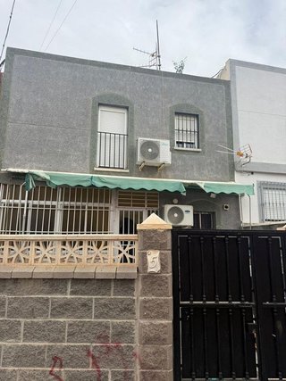 Casa adosada en venta en La Chanca - Pescadería en Almería