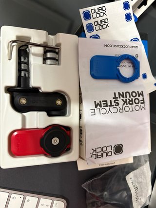 Quad Lock Funda iPhone 16 Plus + Soporte Moto usbc