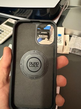 Quad Lock Funda iPhone 16 Plus + Soporte Moto usbc