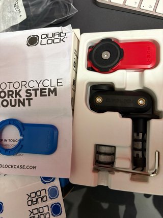 Quad Lock Funda iPhone 16 Plus + Soporte Moto usbc