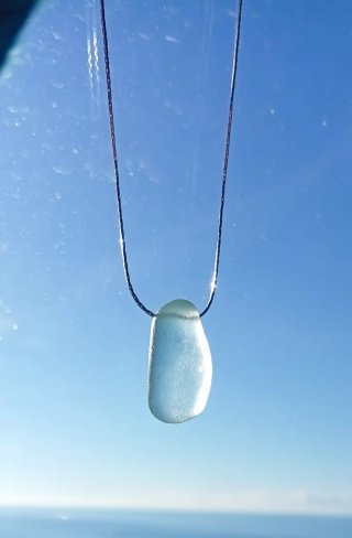 Girocollo con  vetro marino