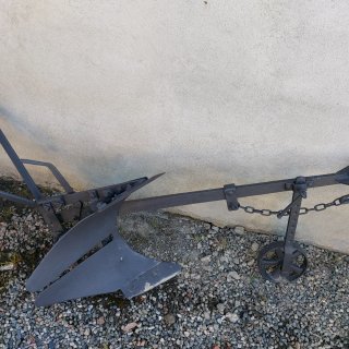 Aratro antico in ferro