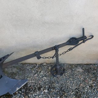 Aratro antico in ferro