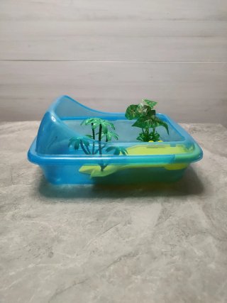 Terrario para tortugas azul y amarillo