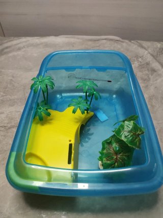 Terrario para tortugas azul y amarillo