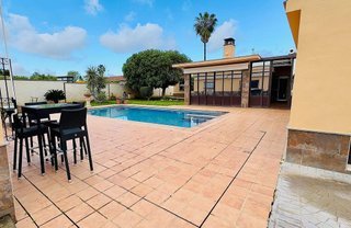 Chalet en venta en La Paz en Alcalá de Guadaira