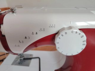 Máquina de coser Jata Génesis 695