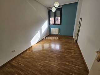 Piso en venta en Portillejo - Valdegastea en Logroño
