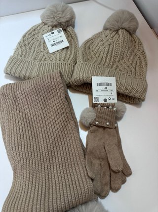 Lote Zara Gorro, Bufanda y Guantes Niña