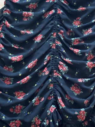 Vestido Zara floral negro y rojo M