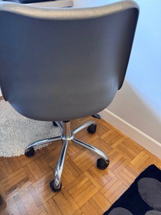 Silla de oficina giratoria plateada