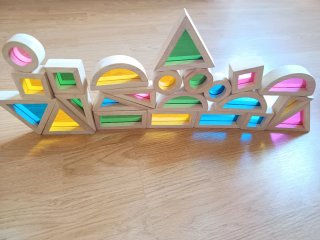 Bloques de madera Montessori con colores