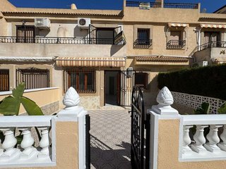 Casa adosada en venta en Nueva Torrevieja - Aguas Nuevas en Torrevieja