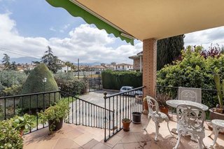 Chalet en venta en Ogíjares