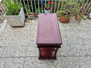 Mesa de salón de madera