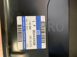 Opel corsa A puerta trasera derecha ref: 90443408