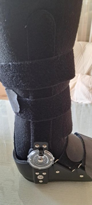 Bota ortopédica ajustable