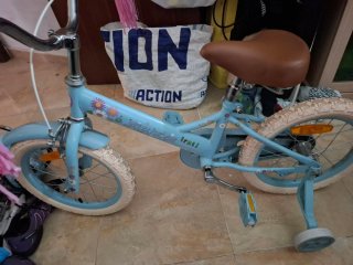 Bicicleta infantil azul  como nueva