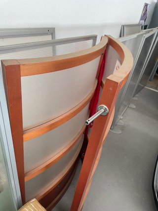 Biombo separador madera y plástico