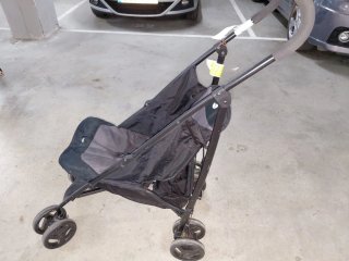 Carrito de bebé negro