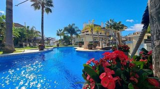 Piso en venta en Los Naranjos - Las Brisas en Marbella