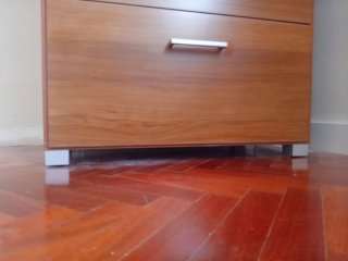 Armario de madera con cajones