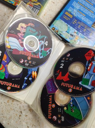 DVDs Los Simpson y Futurama