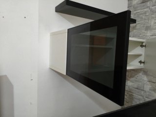 Mueble alto de pared madera y cristal