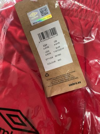 Short Umbro King Rojo Junior. Nuevo